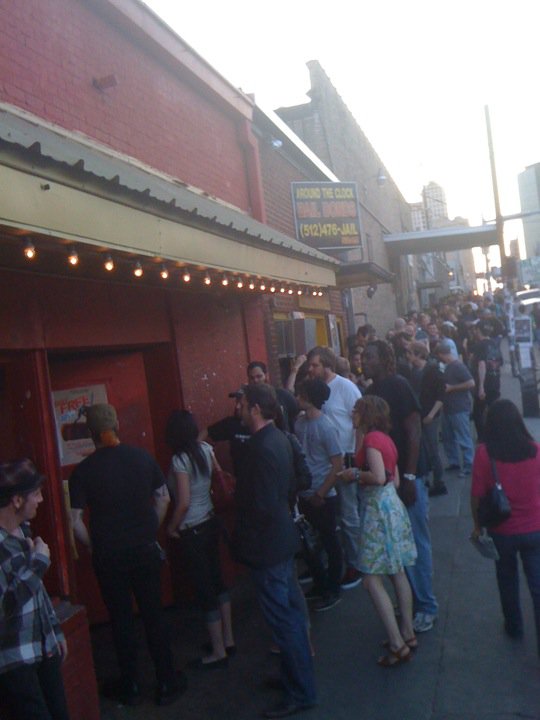 End Sounds - Amazingly Long Line To Annual Pre-SXSW Show